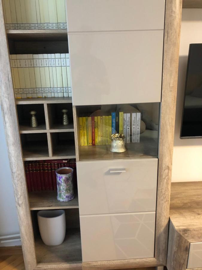 Adrian Home, Central بلوييست المظهر الخارجي الصورة